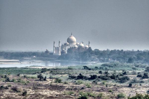 vue du Taj Mahal depuis le fort d'Agra